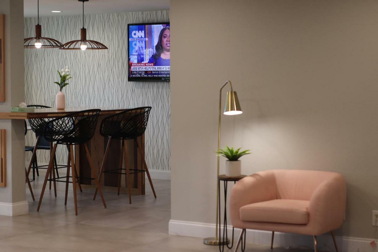 Arya Inn And Suites Ірвінг Екстер'єр фото
